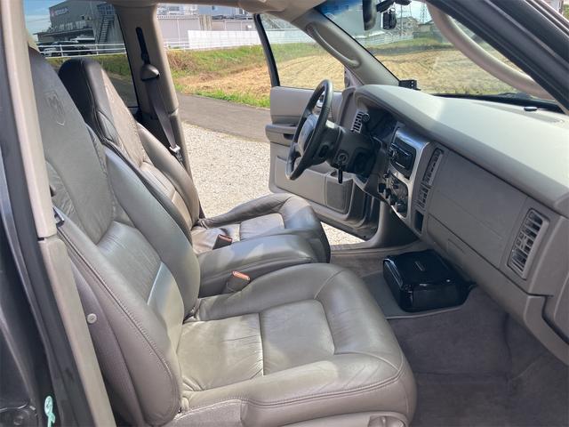 ダッジ・デュランゴ SLTプラス 新車並行 1No登録/ユーザー買取/6人乗車登録/ベージュレザーシート/シートヒーター/フロントベンチシート 社外17インチアルミホイール ヒッチメンバー クルーズコントロール(23枚目)