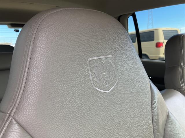 ダッジ・デュランゴ SLTプラス 新車並行 1No登録/ユーザー買取/6人乗車登録/ベージュレザーシート/シートヒーター/フロントベンチシート 社外17インチアルミホイール ヒッチメンバー クルーズコントロール(25枚目)