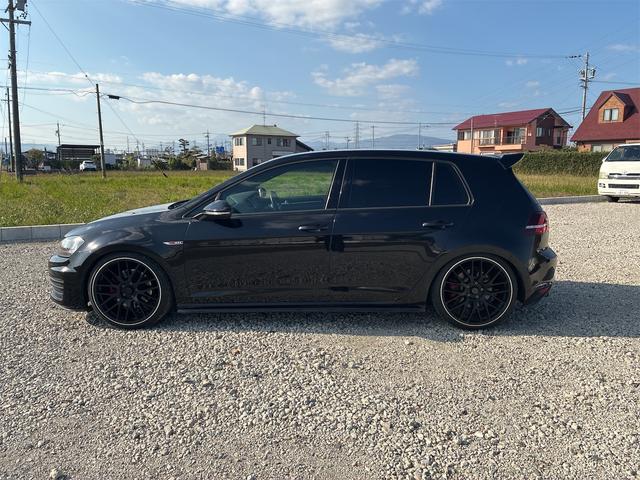 ゴルフＧＴＩ ベースグレード　ゴルフ７　ＧＴＩ　車高調ローダウン　社外１９インチ　ワンオフマフラー（5枚目）