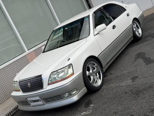 クラウンマジェスタ 4.0Cタイプ 17マジェスタ後期 V8エンジン ローダウン 車高調交換済 18インチAW+新品タイヤ 走行距離5.6万キロ 定番ホワイト2トン ベージュ内装 ヘッドアップディスプレイ 電動サンシェード キセノン(5枚目)