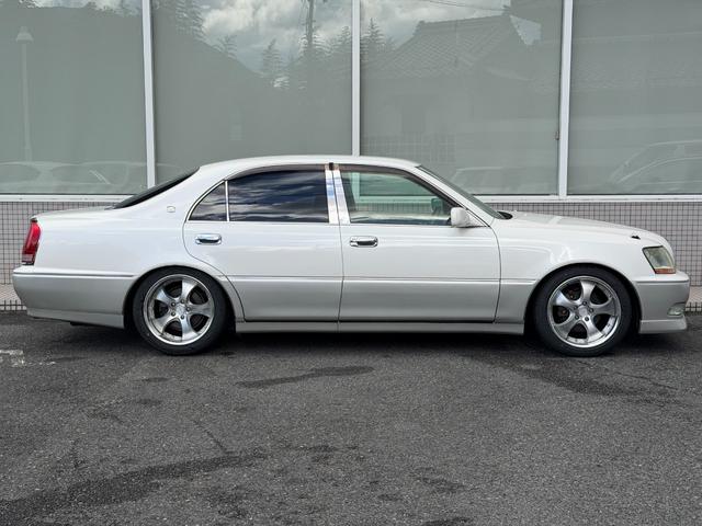 クラウンマジェスタ 4.0Cタイプ 17マジェスタ後期 V8エンジン ローダウン 車高調交換済 18インチAW+新品タイヤ 走行距離5.6万キロ 定番ホワイト2トン ベージュ内装 ヘッドアップディスプレイ 電動サンシェード キセノン(7枚目)