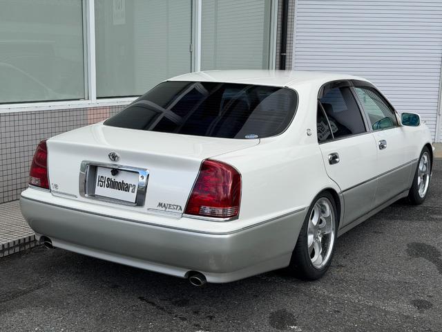 クラウンマジェスタ 4.0Cタイプ 17マジェスタ後期 V8エンジン ローダウン 車高調交換済 18インチAW+新品タイヤ 走行距離5.6万キロ 定番ホワイト2トン ベージュ内装 ヘッドアップディスプレイ 電動サンシェード キセノン(12枚目)