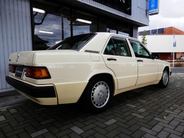 190クラス 190E ライトアイボリー ディーラー車 サンルーフ メーターO/Hクリーニング済 三角パネル新品交換済(4枚目)
