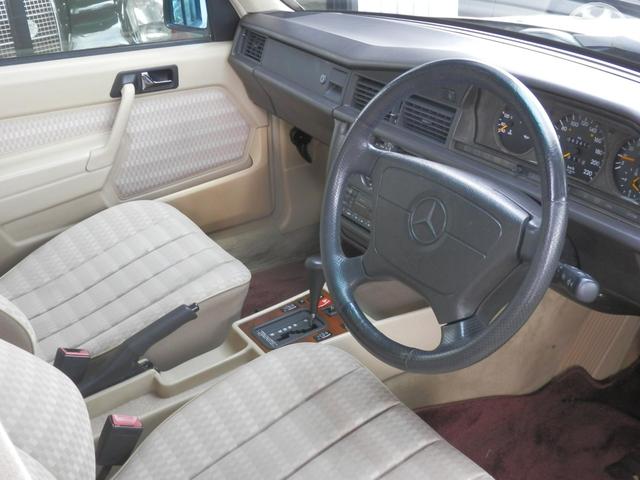 190クラス 190E ライトアイボリー ディーラー車 サンルーフ メーターO/Hクリーニング済 三角パネル新品交換済(5枚目)