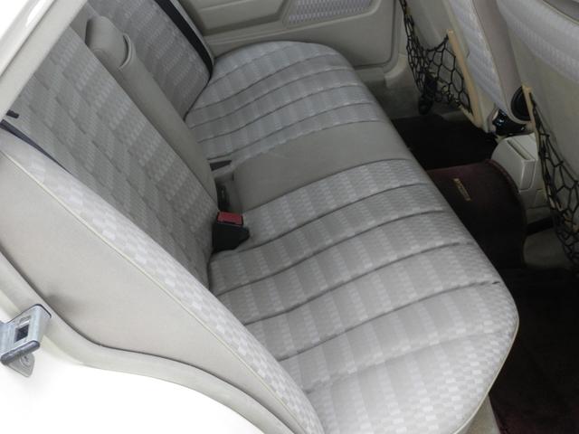 190クラス 190E ライトアイボリー ディーラー車 サンルーフ メーターO/Hクリーニング済 三角パネル新品交換済(6枚目)