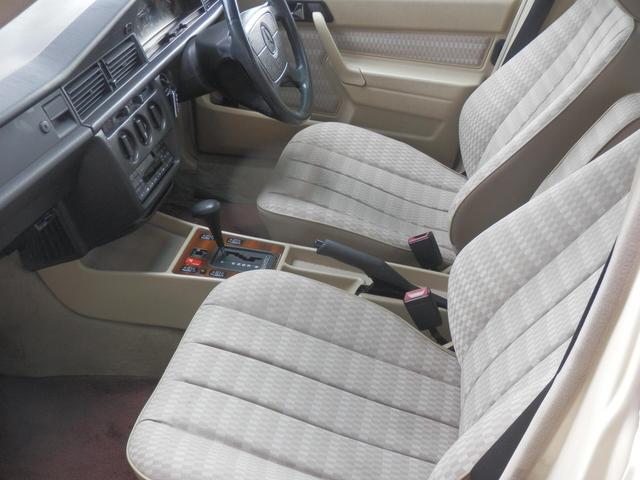 190クラス 190E ライトアイボリー ディーラー車 サンルーフ メーターO/Hクリーニング済 三角パネル新品交換済(9枚目)