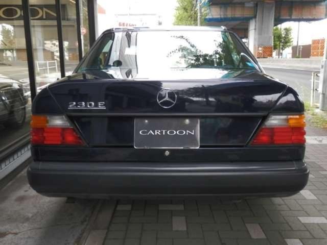 ミディアムクラス ２３０Ｅ　サッコレス　ミッドナイトブルー　ディーラー車（4枚目）