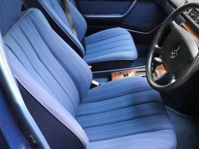 ミディアムクラス ２３０Ｅ　サッコレス　ミッドナイトブルー　ディーラー車（5枚目）