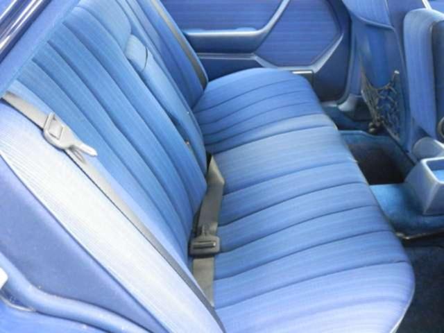 ミディアムクラス ２３０Ｅ　サッコレス　ミッドナイトブルー　ディーラー車（6枚目）