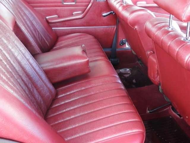 メルセデス・ベンツその他  250 W114 ディーラー車 クーラー付 Fガラス新品 ウェザーゴム新品 車両仕上げ済み天井張替え済(4枚目)