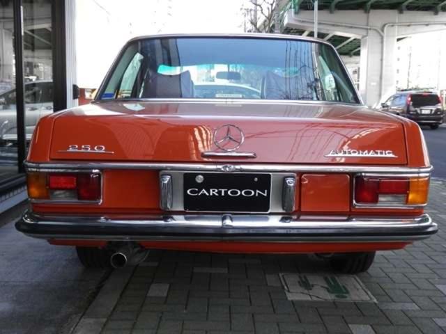 メルセデス・ベンツその他  250 W114 ディーラー車 クーラー付 Fガラス新品 ウェザーゴム新品 車両仕上げ済み天井張替え済(6枚目)