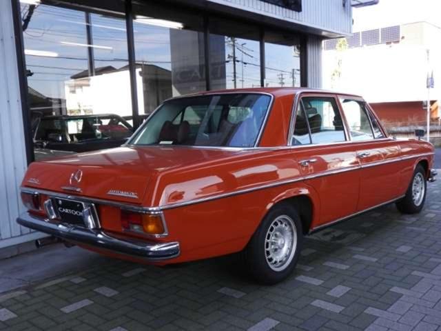 メルセデス・ベンツその他  250 W114 ディーラー車 クーラー付 Fガラス新品 ウェザーゴム新品 車両仕上げ済み天井張替え済(7枚目)