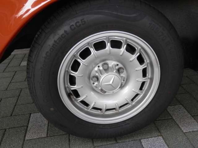 メルセデス・ベンツその他  250 W114 ディーラー車 クーラー付 Fガラス新品 ウェザーゴム新品 車両仕上げ済み天井張替え済(9枚目)