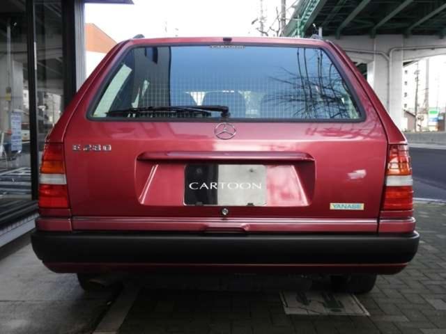 Eクラスステーションワゴン E280ステーションワゴン アルマンダインレッド ディーラー車 前期フェイス サンルーフ スポーツハンドル バッテリー新品交換済 最終モデル(3枚目)
