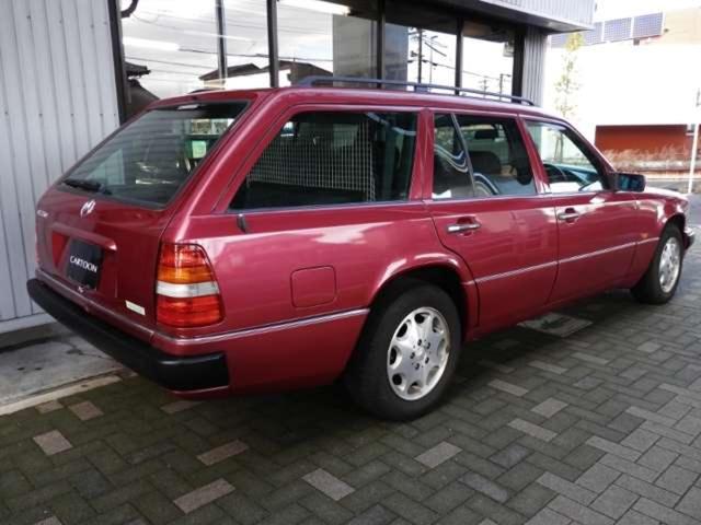 Eクラスステーションワゴン E280ステーションワゴン アルマンダインレッド ディーラー車 前期フェイス サンルーフ スポーツハンドル バッテリー新品交換済 最終モデル(4枚目)