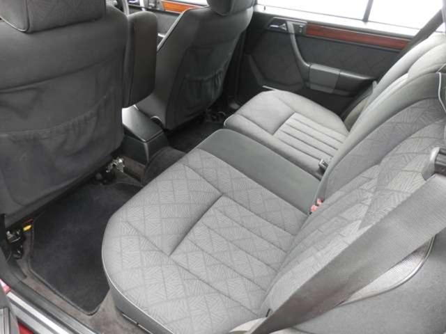 Eクラスステーションワゴン E280ステーションワゴン アルマンダインレッド ディーラー車 前期フェイス サンルーフ スポーツハンドル バッテリー新品交換済 最終モデル(5枚目)