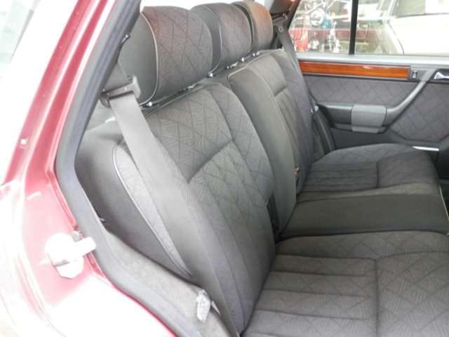 Eクラスステーションワゴン E280ステーションワゴン アルマンダインレッド ディーラー車 前期フェイス サンルーフ スポーツハンドル バッテリー新品交換済 最終モデル(10枚目)