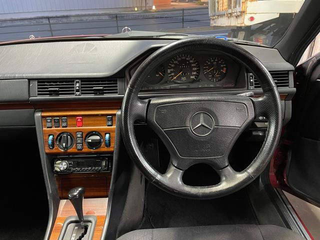 Eクラスステーションワゴン E280ステーションワゴン アルマンダインレッド ディーラー車 前期フェイス サンルーフ スポーツハンドル バッテリー新品交換済 最終モデル(11枚目)