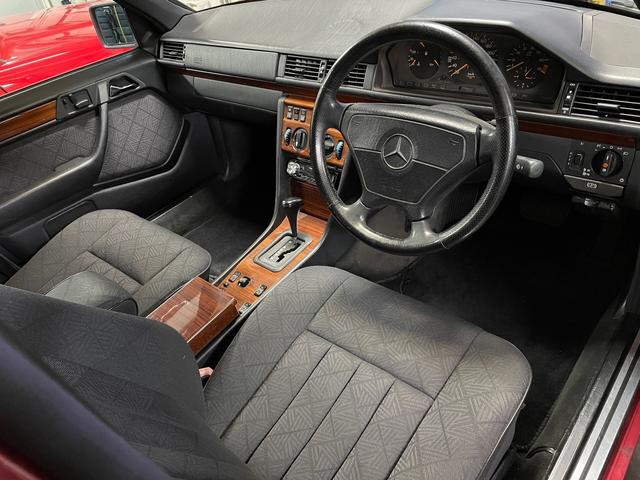 Eクラスステーションワゴン E280ステーションワゴン アルマンダインレッド ディーラー車 前期フェイス サンルーフ スポーツハンドル バッテリー新品交換済 最終モデル(12枚目)