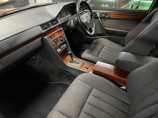 Eクラスステーションワゴン E280ステーションワゴン アルマンダインレッド ディーラー車 前期フェイス サンルーフ スポーツハンドル バッテリー新品交換済 最終モデル(13枚目)