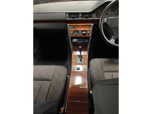 Eクラスステーションワゴン E280ステーションワゴン アルマンダインレッド ディーラー車 前期フェイス サンルーフ スポーツハンドル バッテリー新品交換済 最終モデル(15枚目)