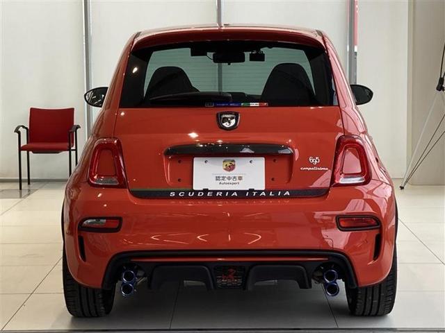 ���A�ɂ͊e���f�����Ƃ̃G���u�������t���Ă���܂��B