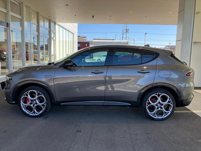 トナーレ プラグインハイブリッドＱ４　ヴェローチェ　認定中古車保証付　整備付　バックカメラ　レザーシート　シートヒーター　パワーシート　ＥＴＣ　障害物センサー（9枚目）