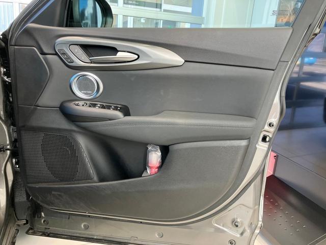 トナーレ プラグインハイブリッドＱ４　ヴェローチェ　認定中古車保証付　整備付　バックカメラ　レザーシート　シートヒーター　パワーシート　ＥＴＣ　障害物センサー（17枚目）