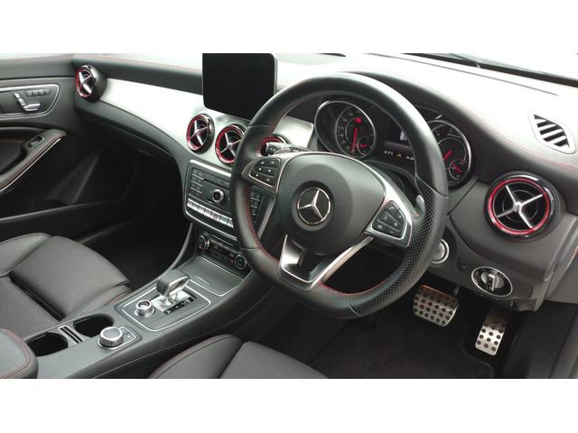 ＣＬＡクラス シューティングブレーク ＣＬＡ４５　４マチック　シューティングブレーク　後期モデル　レーダーセーフティＰＫＧ　パノラマスライディングルーフ　Ｇナビ　ＴＶ　バックカメラ　黒革　シートヒーター　パワーシート　ＬＥＤヘッドライト　１８インチＡＷ　キーレスゴー　パワーバックドア（4枚目）