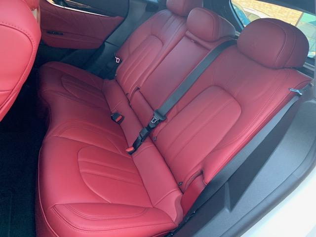 レヴァンテ グランスポーツ　後期型　ワンオーナー　禁煙車　パノラマサンルーフ　２１インチヘリオスホイール　ハーマンカーデン　ソフトクローズドア　三層コートパール　ＭＩＡシステム　全席シートヒーター　キックセンサー付電動テールゲート　ドライブレコーダー　ＥＴＣ（20枚目）