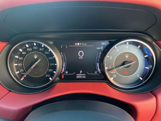 レヴァンテ グランスポーツ　後期型　ワンオーナー　禁煙車　パノラマサンルーフ　２１インチヘリオスホイール　ハーマンカーデン　ソフトクローズドア　三層コートパール　ＭＩＡシステム　全席シートヒーター　キックセンサー付電動テールゲート　ドライブレコーダー　ＥＴＣ（24枚目）