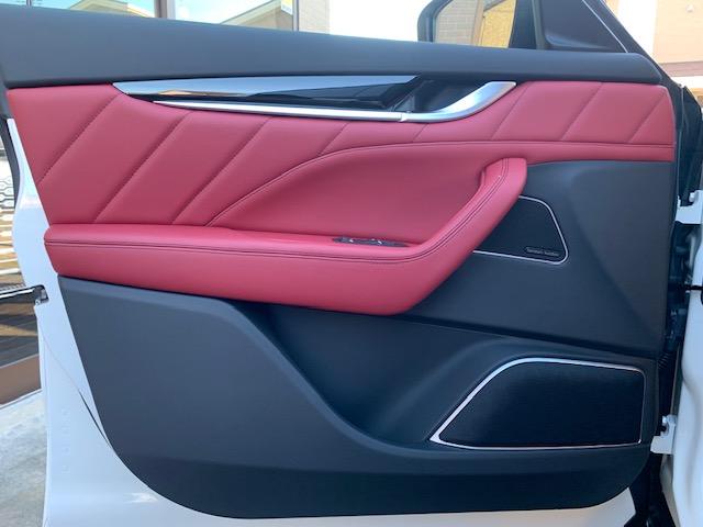レヴァンテ グランスポーツ　後期型　ワンオーナー　禁煙車　パノラマサンルーフ　２１インチヘリオスホイール　ハーマンカーデン　ソフトクローズドア　三層コートパール　ＭＩＡシステム　全席シートヒーター　キックセンサー付電動テールゲート　ドライブレコーダー　ＥＴＣ（53枚目）