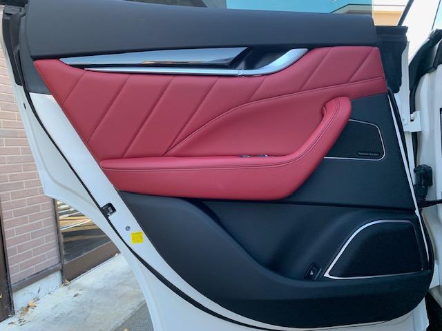 レヴァンテ グランスポーツ　後期型　ワンオーナー　禁煙車　パノラマサンルーフ　２１インチヘリオスホイール　ハーマンカーデン　ソフトクローズドア　三層コートパール　ＭＩＡシステム　全席シートヒーター　キックセンサー付電動テールゲート　ドライブレコーダー　ＥＴＣ（56枚目）