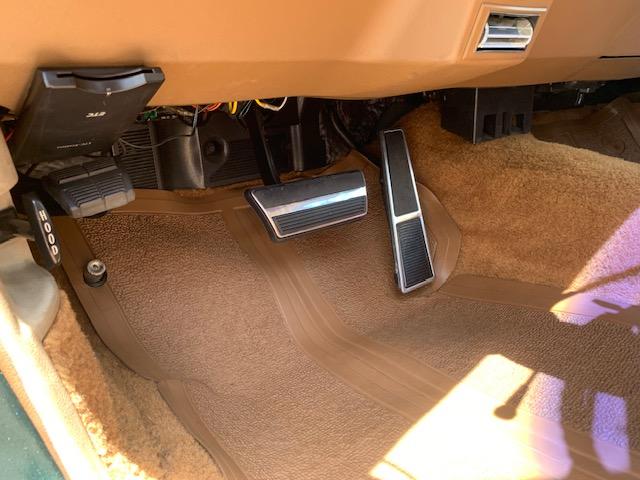 オールズモビル カスタムクルーザー ワゴン　ベルギー王室特別仕様車　１ナンバー登録可能　ベンチシート　コラムシフト　フロントパワーシート　乗車定員６人　パワーリアガラス　パワーリアゲート（28枚目）