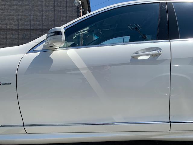 Ｓクラス Ｓ６３　ＡＭＧロング　キーレスゴー　４座席メモリー付パワーシート　４座席シートヒーター＆ベンチレーション　マッサージ機能付シート　リアドア＆リアガラス電動ブラインド　パワートランク　イージークローザー　フロント強化ブレーキ（13枚目）