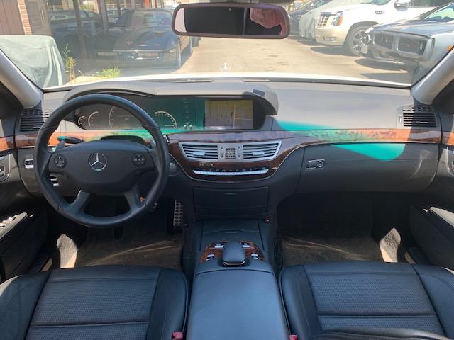 Ｓクラス Ｓ６３　ＡＭＧロング　キーレスゴー　４座席メモリー付パワーシート　４座席シートヒーター＆ベンチレーション　マッサージ機能付シート　リアドア＆リアガラス電動ブラインド　パワートランク　イージークローザー　フロント強化ブレーキ（17枚目）