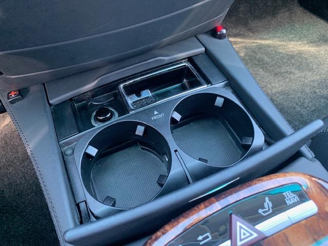 Ｓクラス Ｓ６３　ＡＭＧロング　キーレスゴー　４座席メモリー付パワーシート　４座席シートヒーター＆ベンチレーション　マッサージ機能付シート　リアドア＆リアガラス電動ブラインド　パワートランク　イージークローザー　フロント強化ブレーキ（43枚目）