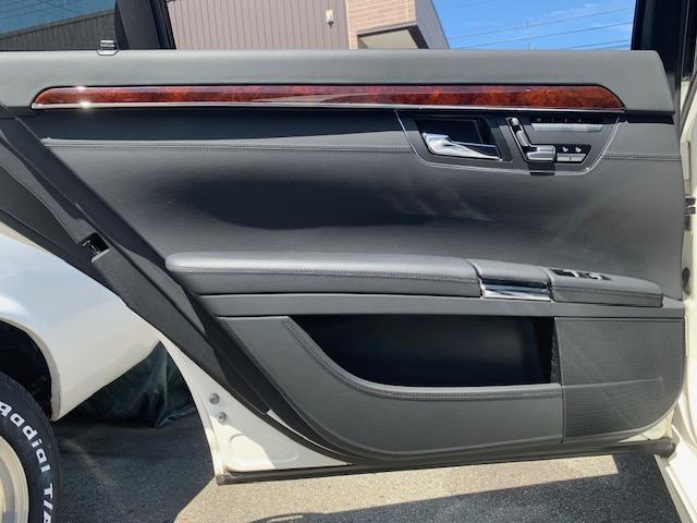Ｓクラス Ｓ６３　ＡＭＧロング　キーレスゴー　４座席メモリー付パワーシート　４座席シートヒーター＆ベンチレーション　マッサージ機能付シート　リアドア＆リアガラス電動ブラインド　パワートランク　イージークローザー　フロント強化ブレーキ（57枚目）