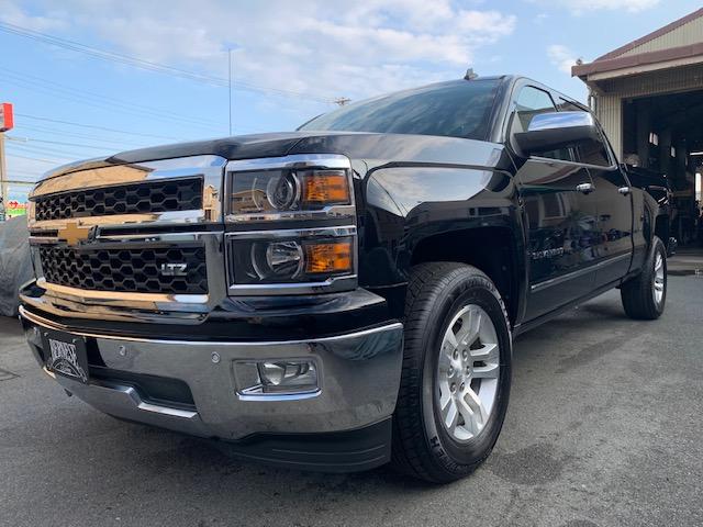 シボレーシルバラード １５００　ＬＴＺ　２ＷＤ　クルーキャブ　スタンダードＢＯＸ　自社直輸入　新車並行車　ワンオーナー　ＬＴＺプラスパッケージ　ハードトノカバー　ベッドライナー　フロントベンチシート　エンジンスターター　フロント＆サイド＆バックカメラ　Ｆ＆Ｒパーキングセンサー（6枚目）