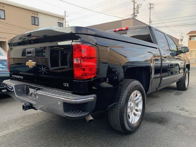シボレーシルバラード １５００　ＬＴＺ　２ＷＤ　クルーキャブ　スタンダードＢＯＸ　自社直輸入　新車並行車　ワンオーナー　ＬＴＺプラスパッケージ　ハードトノカバー　ベッドライナー　フロントベンチシート　エンジンスターター　フロント＆サイド＆バックカメラ　Ｆ＆Ｒパーキングセンサー（7枚目）