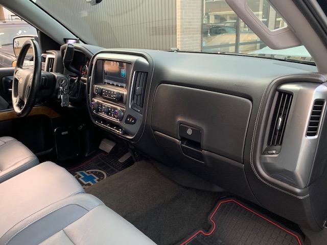 シボレーシルバラード １５００　ＬＴＺ　２ＷＤ　クルーキャブ　スタンダードＢＯＸ　自社直輸入　新車並行車　ワンオーナー　ＬＴＺプラスパッケージ　ハードトノカバー　ベッドライナー　フロントベンチシート　エンジンスターター　フロント＆サイド＆バックカメラ　Ｆ＆Ｒパーキングセンサー（13枚目）