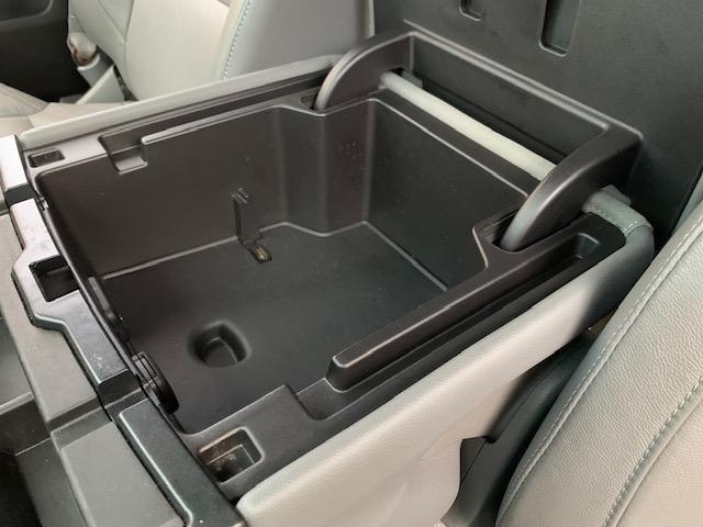 シボレーシルバラード １５００　ＬＴＺ　２ＷＤ　クルーキャブ　スタンダードＢＯＸ　自社直輸入　新車並行車　ワンオーナー　ＬＴＺプラスパッケージ　ハードトノカバー　ベッドライナー　フロントベンチシート　エンジンスターター　フロント＆サイド＆バックカメラ　Ｆ＆Ｒパーキングセンサー（24枚目）