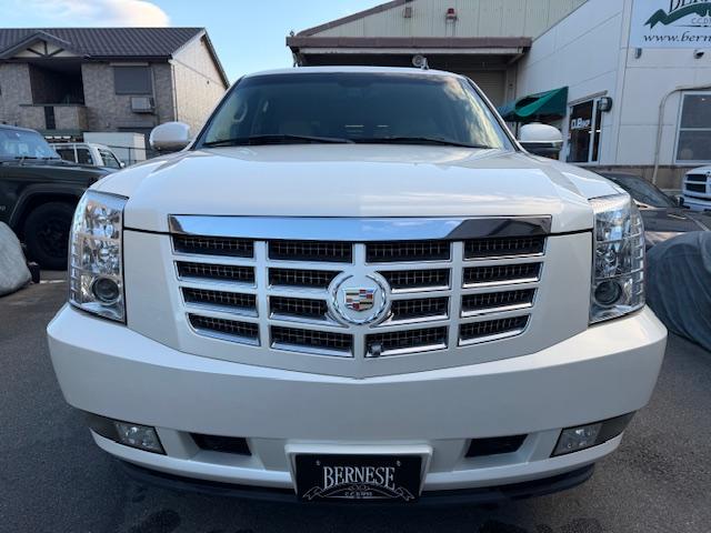 キャデラックエスカレード ベースグレード　１ナンバー登録　オートチェック走行履歴レポート付　弊社管理ユーザー様下取り車　弊社にて１１年間メンテナンス　パワーランニングボード　パワーバックドア　サイバーナビ　純正フリップダウンモニター　ＢＯＳＥ（2枚目）