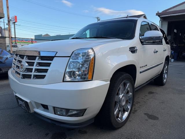 キャデラックエスカレード ベースグレード　１ナンバー登録　オートチェック走行履歴レポート付　弊社管理ユーザー様下取り車　弊社にて１１年間メンテナンス　パワーランニングボード　パワーバックドア　サイバーナビ　純正フリップダウンモニター　ＢＯＳＥ（4枚目）