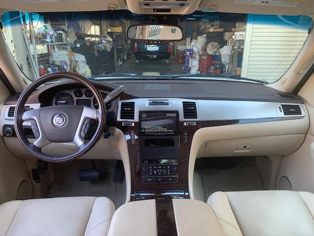 キャデラックエスカレード ベースグレード　１ナンバー登録　オートチェック走行履歴レポート付　弊社管理ユーザー様下取り車　弊社にて１１年間メンテナンス　パワーランニングボード　パワーバックドア　サイバーナビ　純正フリップダウンモニター　ＢＯＳＥ（7枚目）