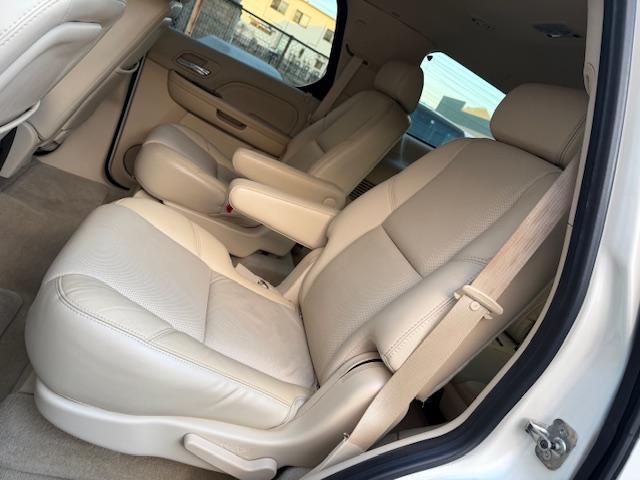 キャデラックエスカレード ベースグレード　１ナンバー登録　オートチェック走行履歴レポート付　弊社管理ユーザー様下取り車　弊社にて１１年間メンテナンス　パワーランニングボード　パワーバックドア　サイバーナビ　純正フリップダウンモニター　ＢＯＳＥ（15枚目）