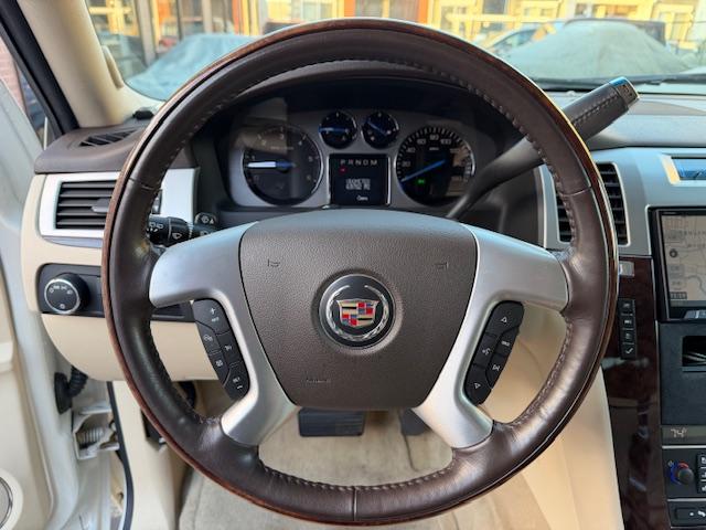 キャデラックエスカレード ベースグレード　１ナンバー登録　オートチェック走行履歴レポート付　弊社管理ユーザー様下取り車　弊社にて１１年間メンテナンス　パワーランニングボード　パワーバックドア　サイバーナビ　純正フリップダウンモニター　ＢＯＳＥ（24枚目）