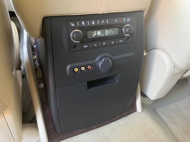 キャデラックエスカレード ベースグレード　１ナンバー登録　オートチェック走行履歴レポート付　弊社管理ユーザー様下取り車　弊社にて１１年間メンテナンス　パワーランニングボード　パワーバックドア　サイバーナビ　純正フリップダウンモニター　ＢＯＳＥ（43枚目）