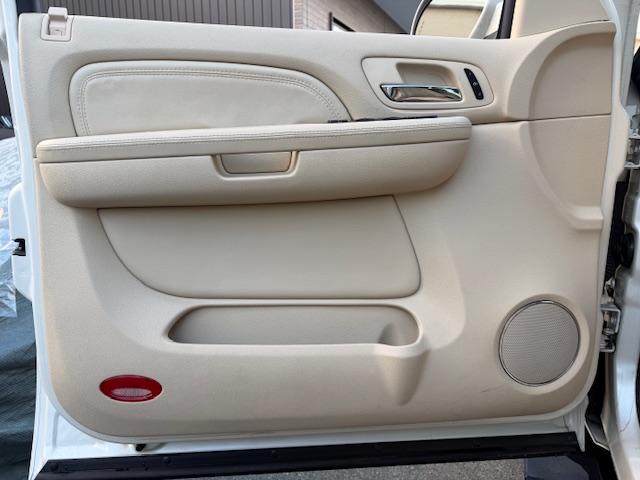 キャデラックエスカレード ベースグレード　１ナンバー登録　オートチェック走行履歴レポート付　弊社管理ユーザー様下取り車　弊社にて１１年間メンテナンス　パワーランニングボード　パワーバックドア　サイバーナビ　純正フリップダウンモニター　ＢＯＳＥ（49枚目）