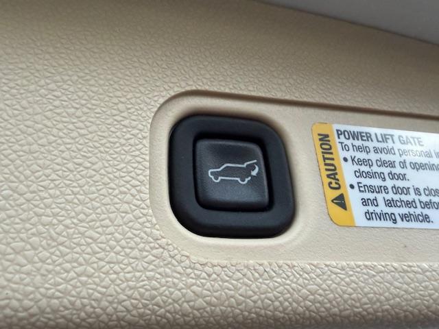 キャデラックエスカレード ベースグレード　１ナンバー登録　オートチェック走行履歴レポート付　弊社管理ユーザー様下取り車　弊社にて１１年間メンテナンス　パワーランニングボード　パワーバックドア　サイバーナビ　純正フリップダウンモニター　ＢＯＳＥ（55枚目）